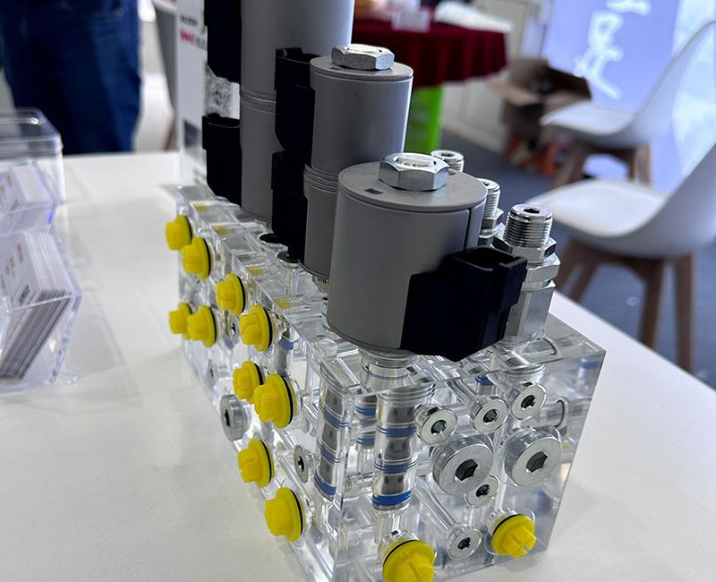 Pièces de précision ultra-personnalisées en acrylique PMMA avec système hydraulique - DP02