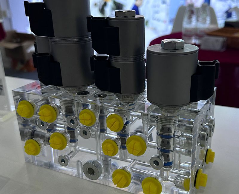 Pièces de précision ultra-personnalisées en acrylique PMMA avec système hydraulique - DP02