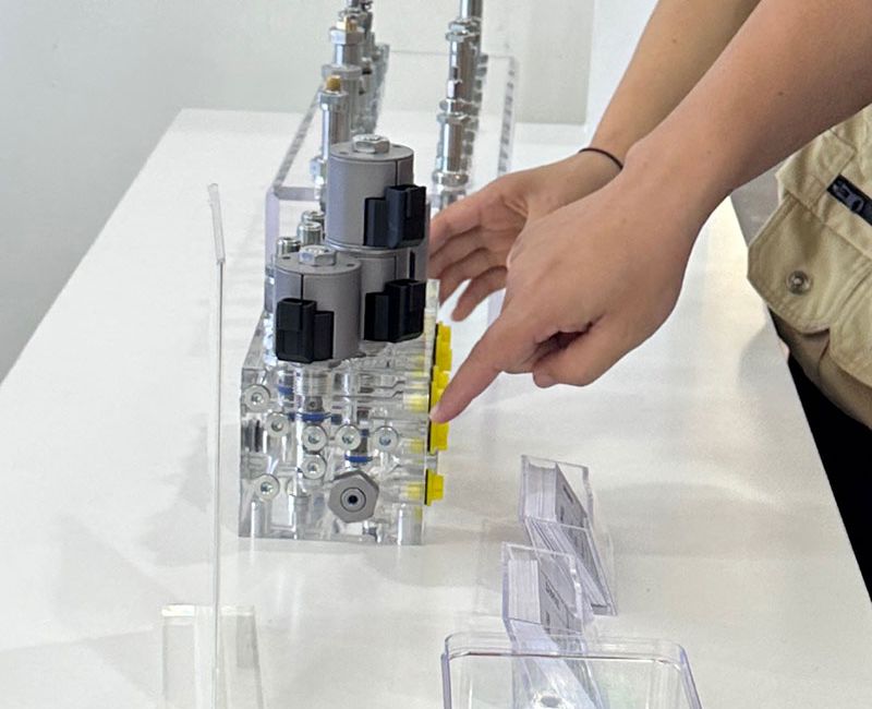 Pièces de précision ultra-personnalisées en acrylique PMMA avec système hydraulique - DP02