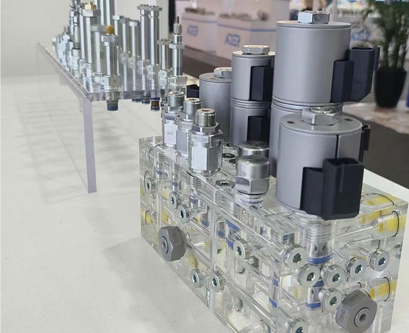 Pièces de précision ultra-personnalisées en acrylique PMMA avec système hydraulique - DP02