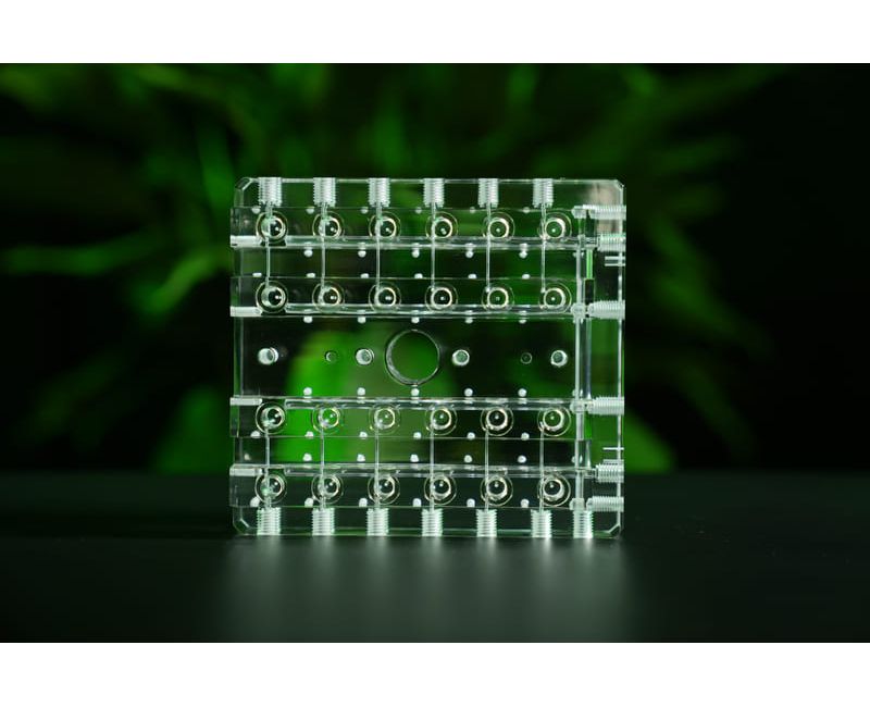 Pièces en PMMA et puces microfluidiques acryliques de précision, usinage CNC - Micro-02