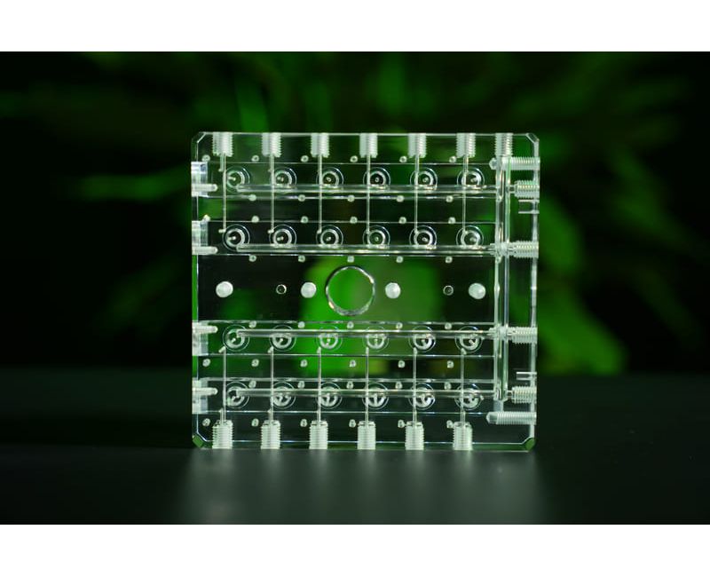 Pièces en PMMA et puces microfluidiques acryliques de précision, usinage CNC - Micro-02