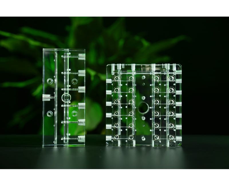 Pièces en PMMA et puces microfluidiques acryliques de précision, usinage CNC - Micro-02