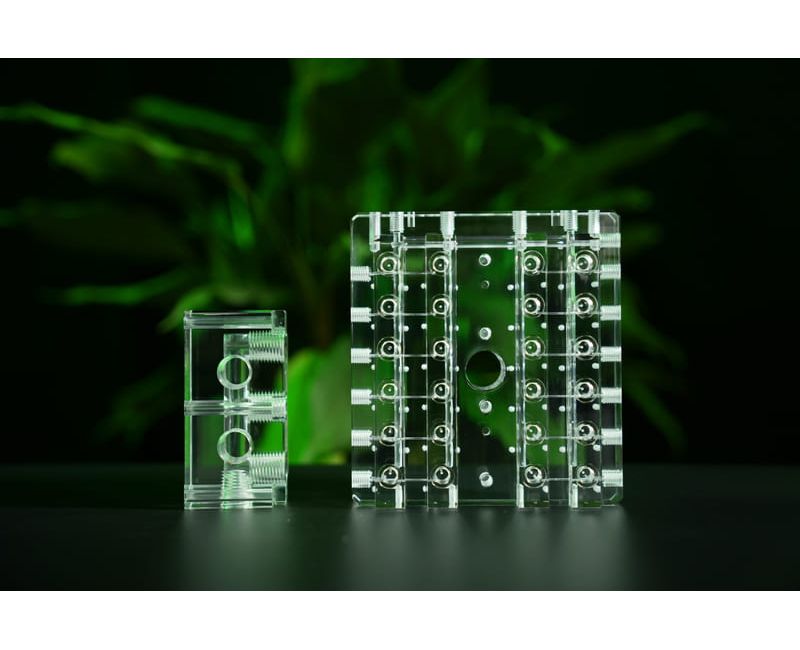 Pièces en PMMA et puces microfluidiques acryliques de précision, usinage CNC - Micro-02
